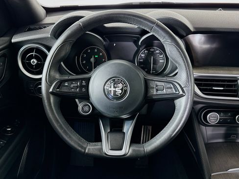 Used 2023 Alfa Romeo Stelvio Ti AWD/4WD image 18