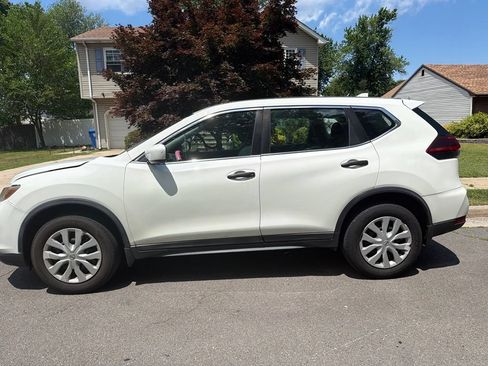 Used 2018 Nissan Rogue S AWD/4WD image 1