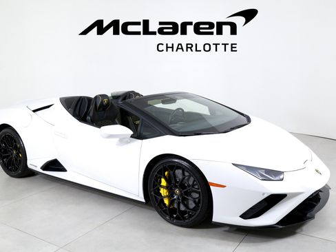 Used 2022 Lamborghini Huracan EVO image 2