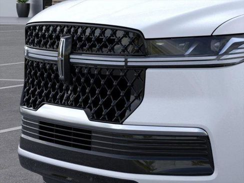 New 2025 Lincoln Navigator L Reserve w/ Jet Appearance Package image 17