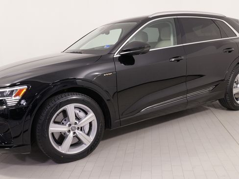 Used 2019 Audi e-tron Prestige w/ Prestige Package image 1