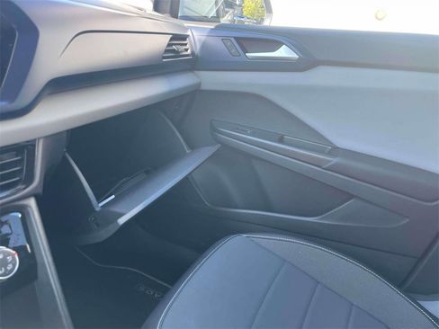 Used 2023 Volkswagen Taos SE image 33