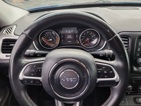 Used 2018 Jeep Compass Latitude image 29