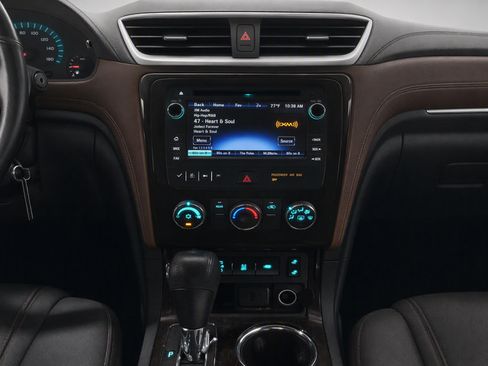 Used 2017 Chevrolet Traverse LT w/ Style and Technology Package FWD image 13