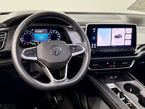 Used 2025 Volkswagen Atlas Cross Sport SE image 34