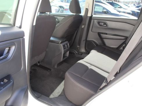 Used 2024 Nissan Rogue S image 29