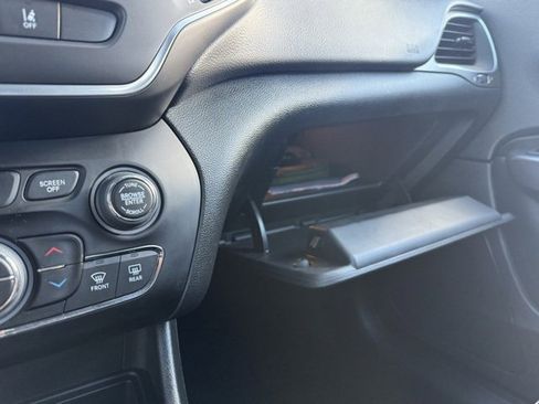 Certified 2022 Jeep Cherokee Latitude Lux image 29