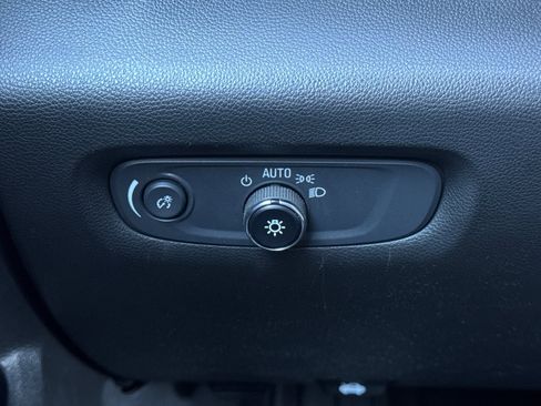 Used 2022 Chevrolet Traverse High Country image 39