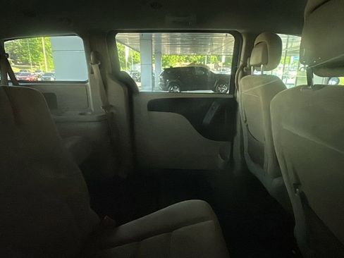 Used 2016 Dodge Grand Caravan SE w/ Quick Order Package 29E SE FWD image 10