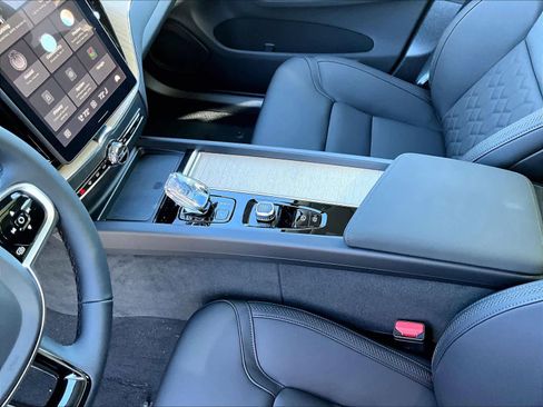 New 2026 Volvo XC60 B5 Plus w/ Climate Package image 10