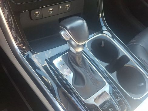 Used 2024 Kia Carnival EX image 14