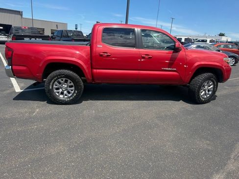 Used 2018 Toyota Tacoma SR5 AWD/4WD image 8