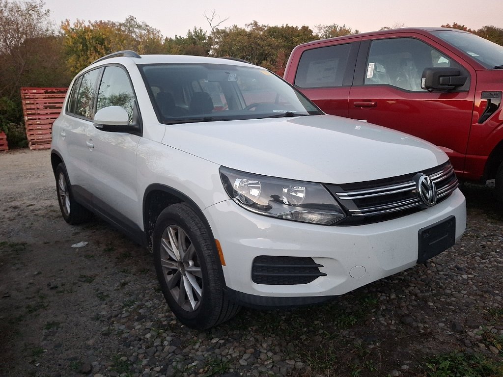 Used 2017 Volkswagen Tiguan Limited w/ Premium Package AWD/4WD image 3