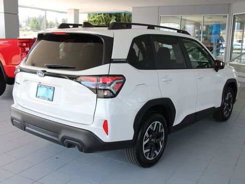 Used 2025 Subaru Forester Premium image 22