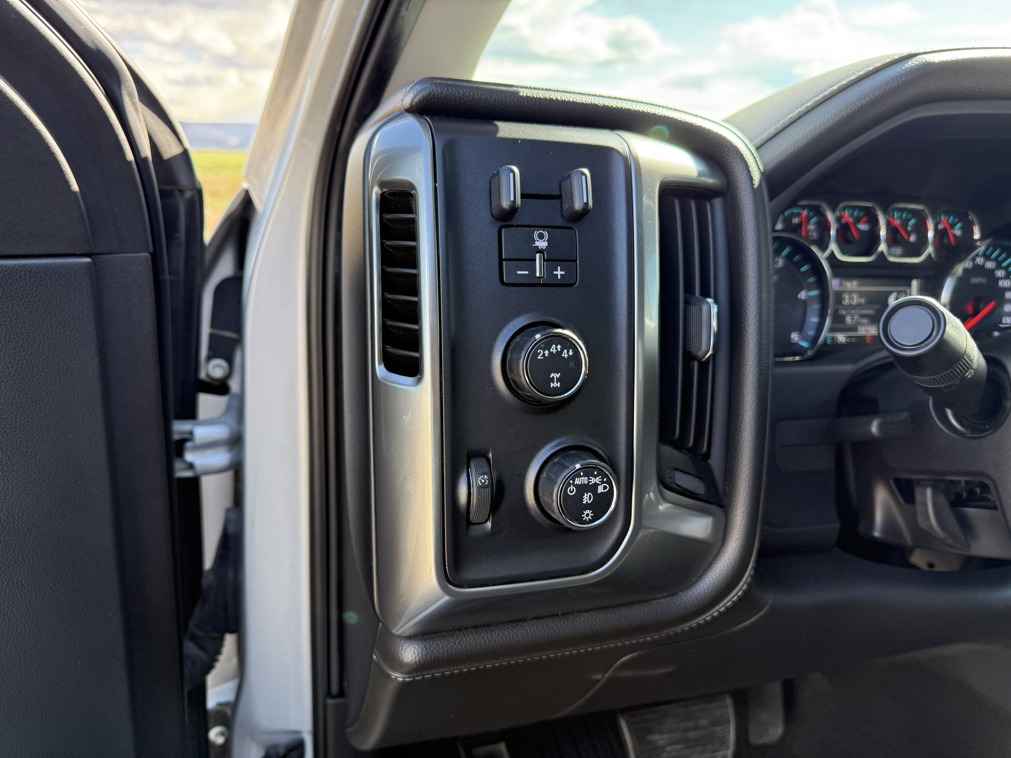 Used 2017 Chevrolet Silverado 2500 LTZ w/ Duramax Plus Package AWD/4WD image 18