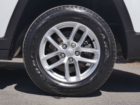Used 2023 Jeep Grand Cherokee L Laredo AWD/4WD image 18