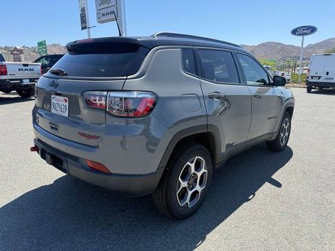 Used 2022 Jeep Compass Trailhawk w/ Trailhawk Convenience Group AWD/4WD image 3