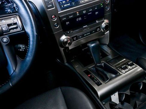 Used 2016 Lexus GX 460 image 32