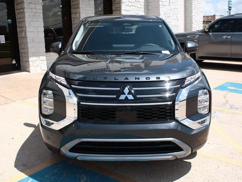 New 2025 Mitsubishi Outlander SE image 6
