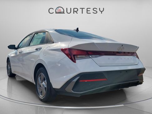 New 2026 Hyundai Elantra SE image 2