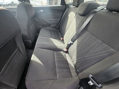 Used 2016 Ford Focus SE w/ Reverse Sensing Package image 34