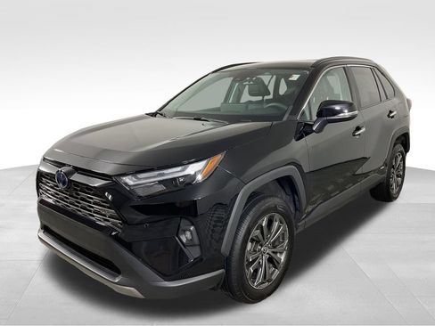 Used 2023 Toyota RAV4 Limited AWD/4WD image 4