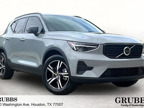New 2026 Volvo XC40 B5 Core AWD/4WD image 1