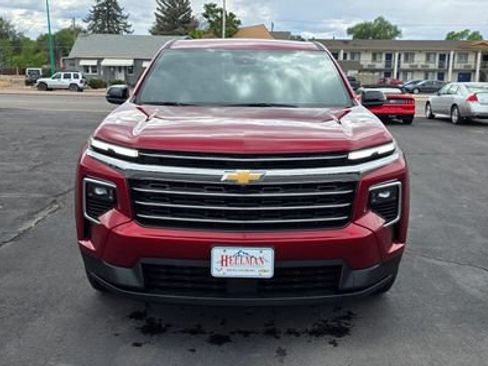 Used 2025 Chevrolet Traverse LT FWD image 4