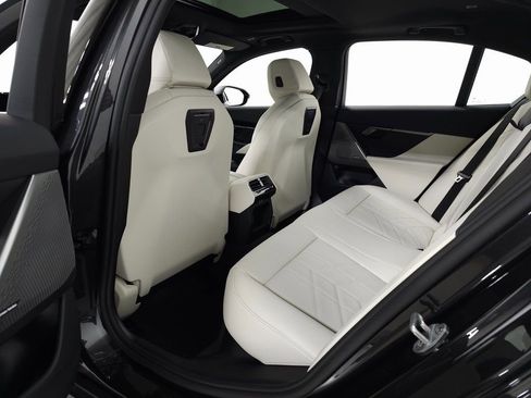 Certified 2025 BMW 530i xDrive image 35