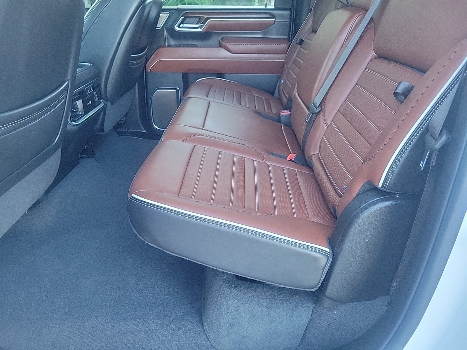 Used 2024 GMC Sierra 2500 Denali Ultimate AWD/4WD image 16