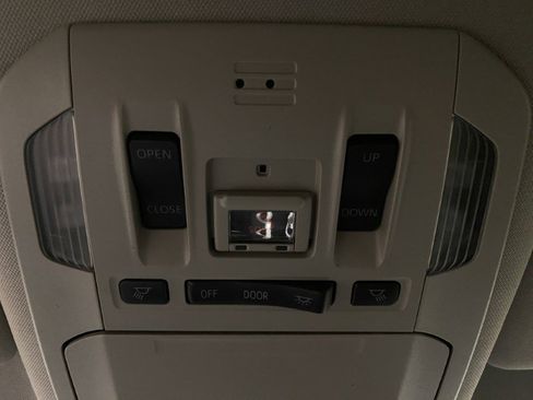 Used 2022 Toyota Highlander XLE AWD/4WD image 42