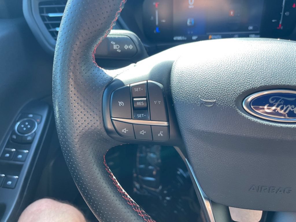 Used 2025 Ford Escape ST-Line Select AWD/4WD image 13