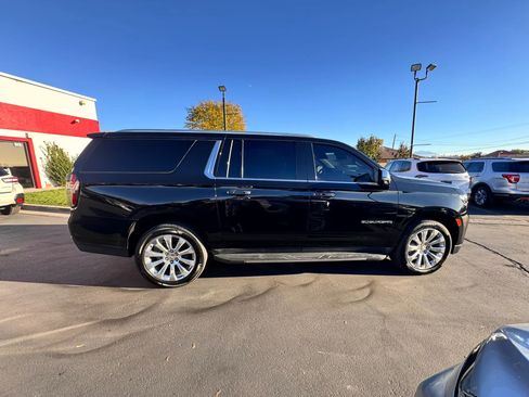 Used 2021 Chevrolet Suburban Premier w/ Premium Package image 3