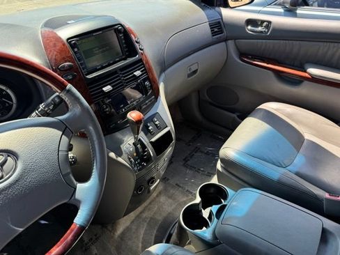 Used 2005 Toyota Sienna XLE Limited w/ XLE Limited Pkg 2 FWD image 17
