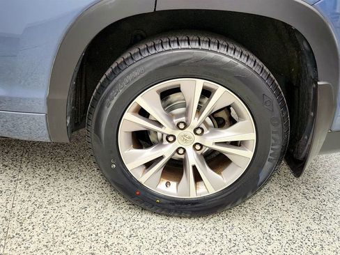 Used 2015 Toyota Highlander XLE AWD/4WD image 9