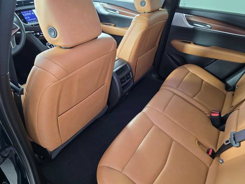 Used 2025 Cadillac XT5 Premium Luxury FWD image 16