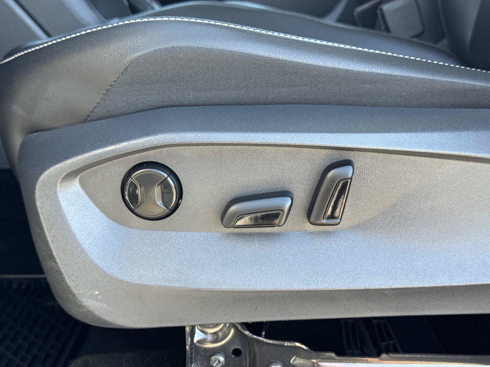 Certified 2022 Volkswagen Tiguan SE w/ Panoramic Sunroof Package FWD image 24