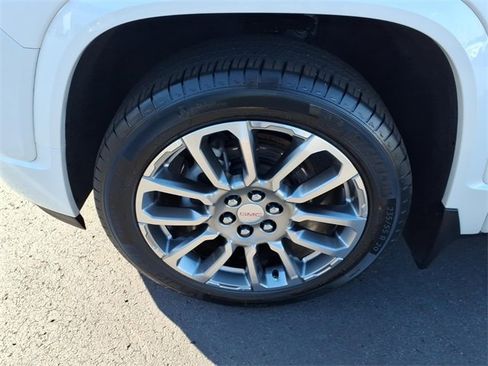 Used 2022 GMC Acadia Denali w/ Denali Technology Package image 4