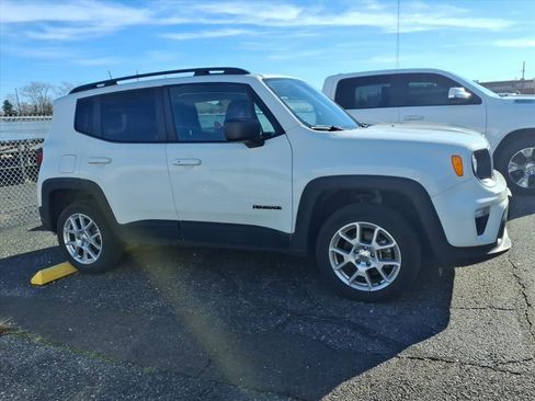 Used 2022 Jeep Renegade Latitude w/ Convenience Group image 2