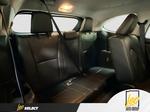 Used 2022 Toyota Highlander XLE image 28