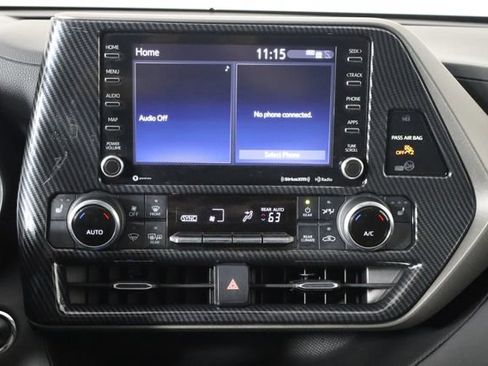 Used 2022 Toyota Highlander XLE FWD image 30