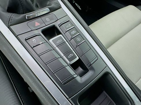 Used 2025 Porsche 718 Boxster image 22