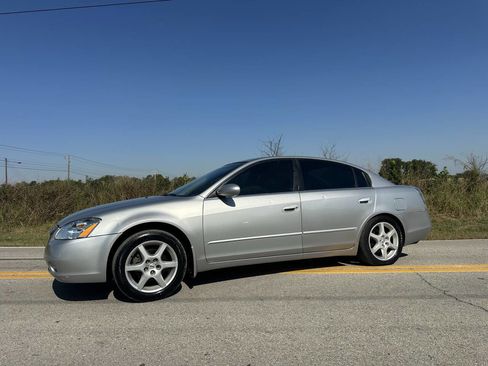 Used 2003 Nissan Altima 3.5 SE image 2