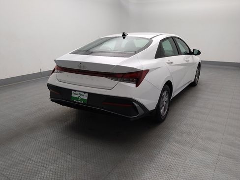 Used 2025 Hyundai Elantra SE FWD image 7