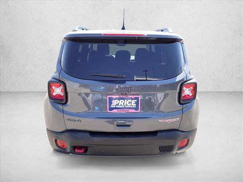 Used 2022 Jeep Renegade Trailhawk AWD/4WD image 3