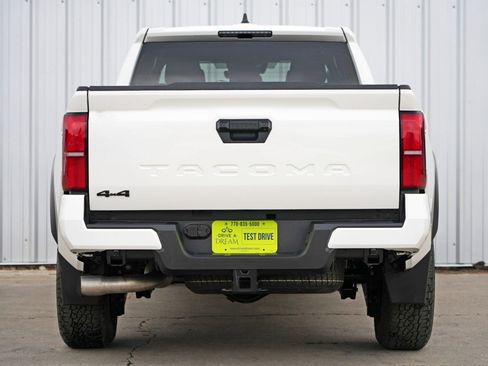 Used 2024 Toyota Tacoma TRD Off-Road image 10