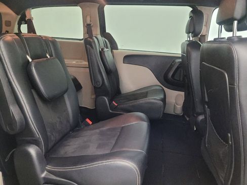 Used 2020 Dodge Grand Caravan SXT image 19