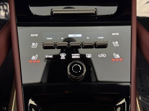 Used 2025 Porsche Cayenne Turbo image 37