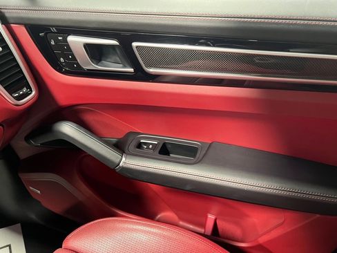 Used 2022 Porsche Cayenne S image 27