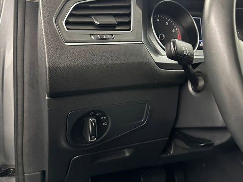 Used 2020 Volkswagen Tiguan SE w/ 3rd Row Seat Package AWD/4WD image 14